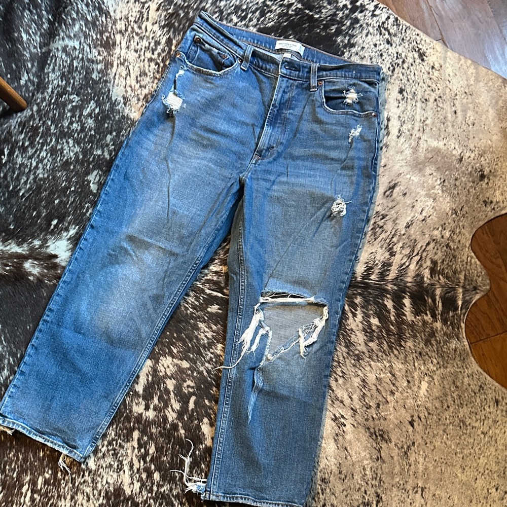 Abercrombie & Fitch Relaxed Fit Distressed Denim Jeans - Ankle Straight Leg